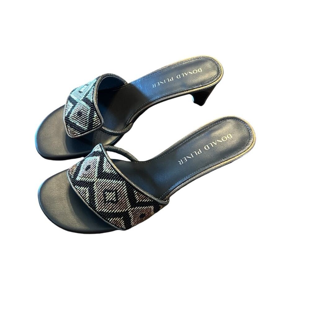 Donald J Pliner Vimms Beaded Slip On Sleek Elegant Heels Toe Post NEW Size 8.5 - Picture 2 of 13